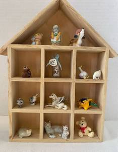 lot 39557 image: Shadow Box with miniatures