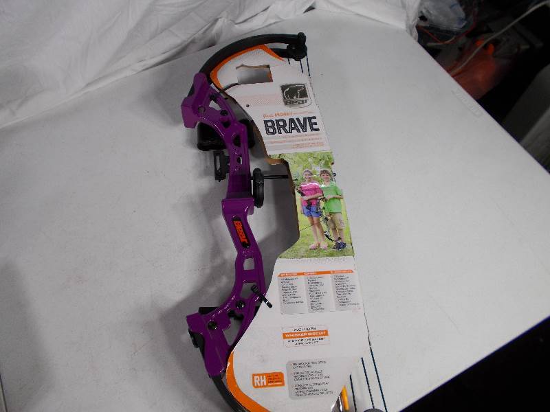 lot 4652 image: Brave Youth ComPound Bow