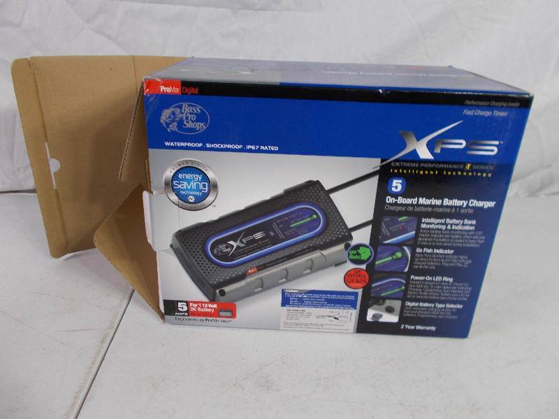 lot 4698 image: Bass Pro On Board Marine Battery Charger