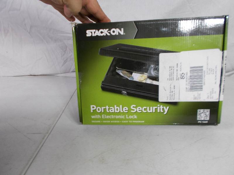 lot 4703 image: Stack On Safe