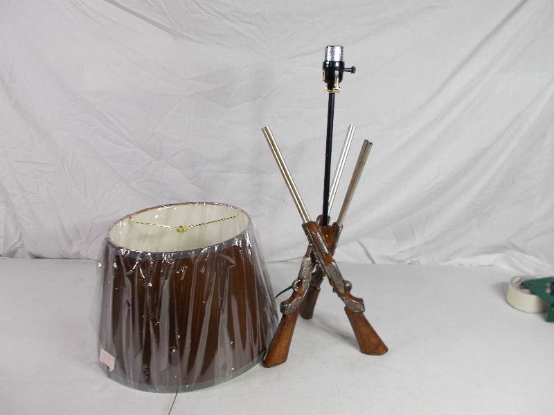 lot 4686 image: Bass Pro Gun Lamp