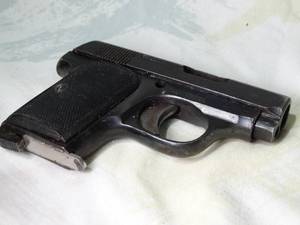 lot 30354 image: Rare  Automatic cal 6.35 Model 1915 Pistol w Clip  (Project for Parts) Missing Parts