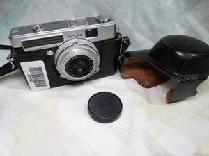 lot 30372B image: Minolta Minoltina-P Compact 35mm Film Camera Nice w Case  Works 
