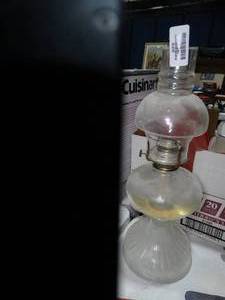 lot 30405 image: Full Sized Clear Oil Lamps w Globe