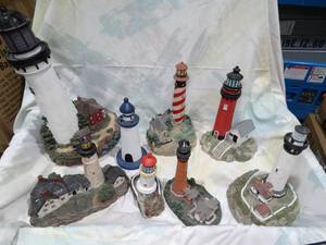 lot 30410 image: Collection of 9 Tabletop Lighthouses