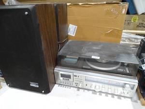 lot 30450 image: Old Zenith Radio  Cassette  Phono  Receiver w 2 Allegra 300 Speakers
