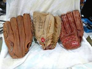 lot 30460 image: Lot of 3 Baseball Mitts