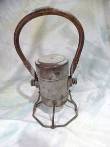 lot 30553 image: Economy Electric Lantern Co.  Portable Light