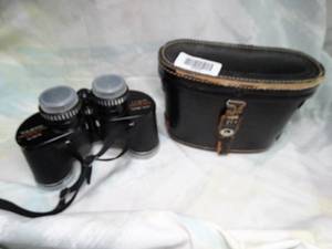 lot 30545 image: Tasco 7x35  Feather Weight  Wide Angle Binoculars w Caps and Case