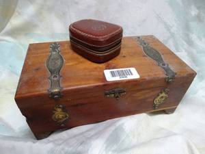 lot 30538 image: Wood Cigar Box and Light Meter