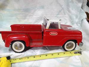 lot 30536 image: 1960s Metal Tonka Red & White Pickup Truck