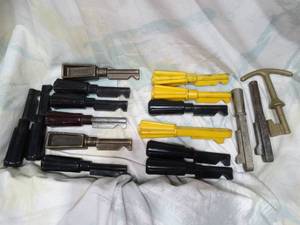 lot 30531 image: Lot of 17 Locomotive Train Engine Keys  Oddity