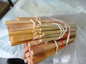 lot 30515 image: 6 mini Bundles of wood Chop-Sticks