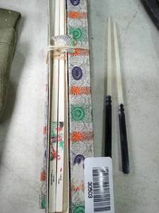 lot 30503 image: 4 Boxes of Unique Chop Sticks