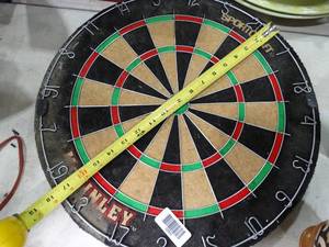 lot 30500 image: Large Heavy McKinley Sportscraft Dart Board