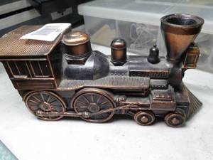 lot 30565 image: Metal Train Engine Bank