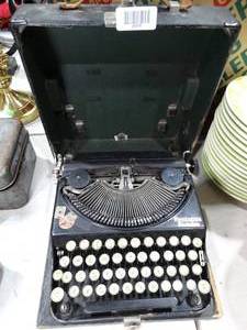 lot 30578 image: Remington Standard Portable Typewriter in Case  Very Nice 