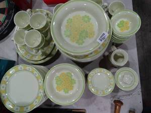 lot 30580 image: Large Yellow Floral Franciscan 93 70 Dish Set