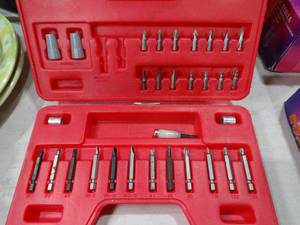 lot 30582 image: Partial Set of Bits