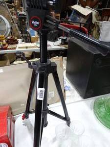 lot 30591 image: Vivitar 980 Camera Tripod