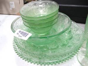 lot 30595 image: Chantilly Green Tiara Indiana Glass  Lot  Bowls and Platters