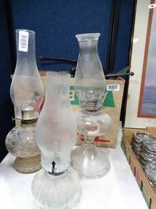 lot 30603 image: Lot of 3 Clear Glass Oil Lamps