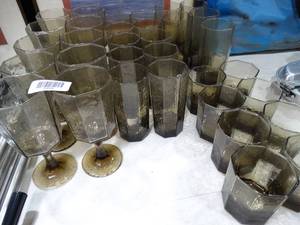 lot 30608 image: Huge Lot of Brown Glass Tumblers and Goblets