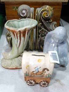 lot 30618 image: Mixed Lot of Glass Decor