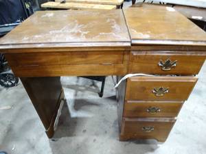 lot 30477 image: Singer Sewing Machine Cabinet w Machine and Contents of Drawers