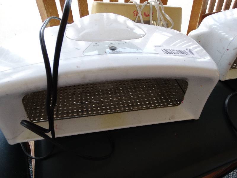 lot 620 image: Nail dryers.