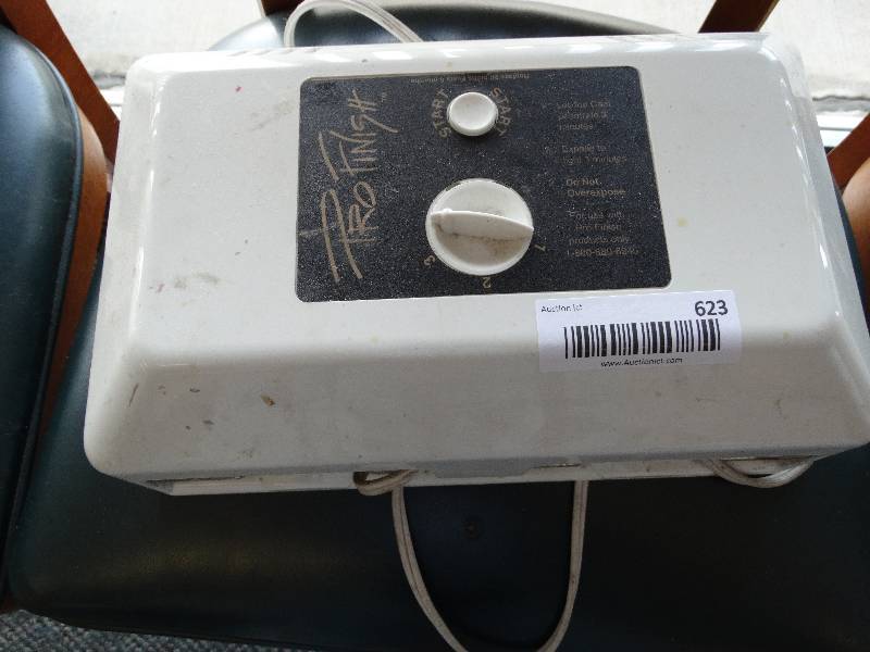 lot 623 image: 2 Nail dryers.