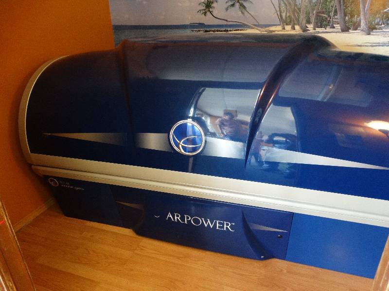lot 635 image: Starpower tanning  bed 524F speed system 52 bulb.