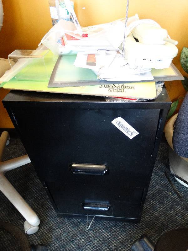 lot 640 image: 2 Drawer file cabinet & phone