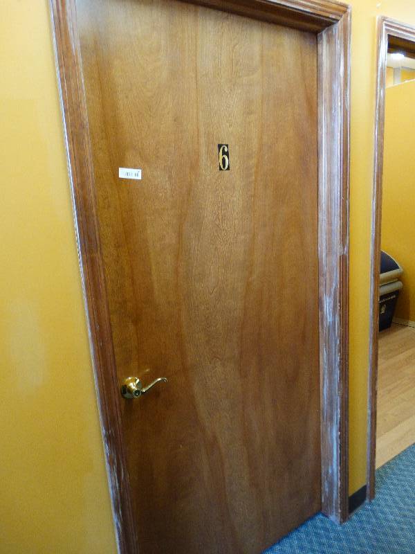 lot 641 image: 36 door, handle & hinge included.
