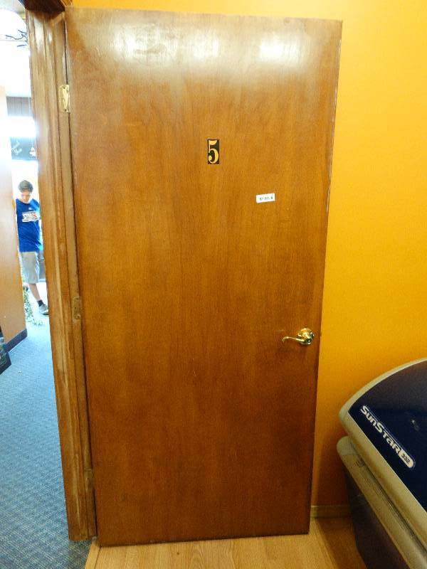lot 642 image: 36 door, handle & hinge included.