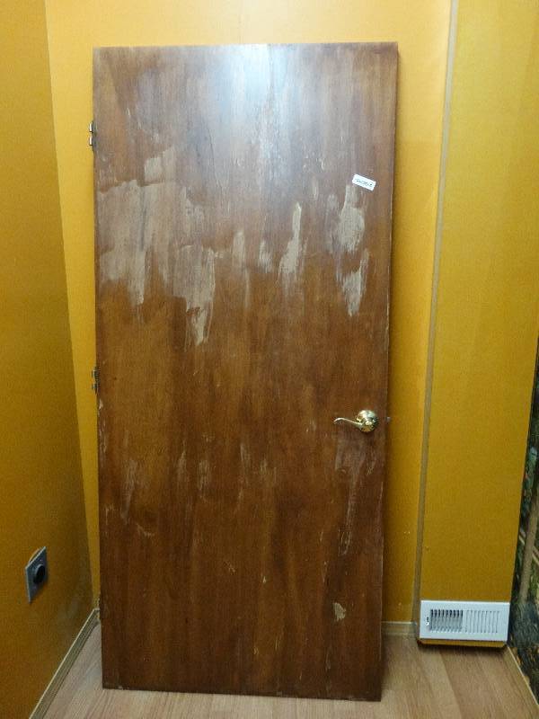 lot 643 image: 36 door, handle & hinge included.