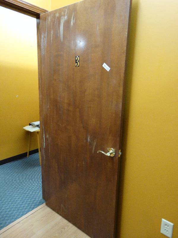 lot 644 image: 36 door, handle & hinge included.