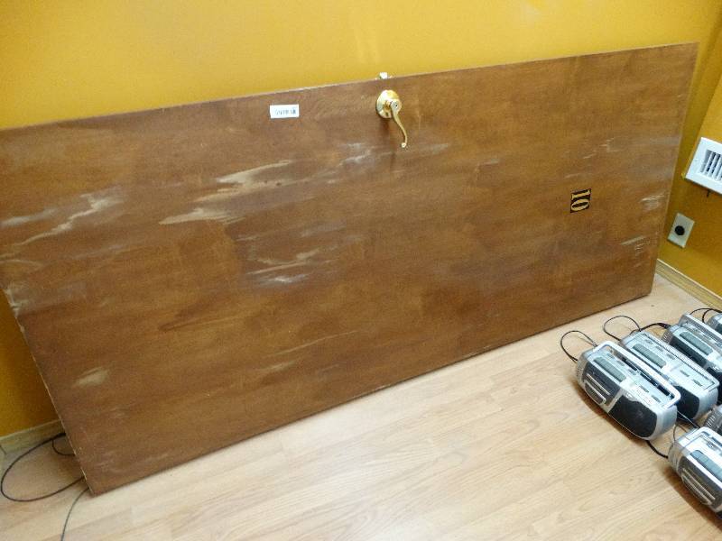 lot 645 image: 36 door, handle & hinge included.