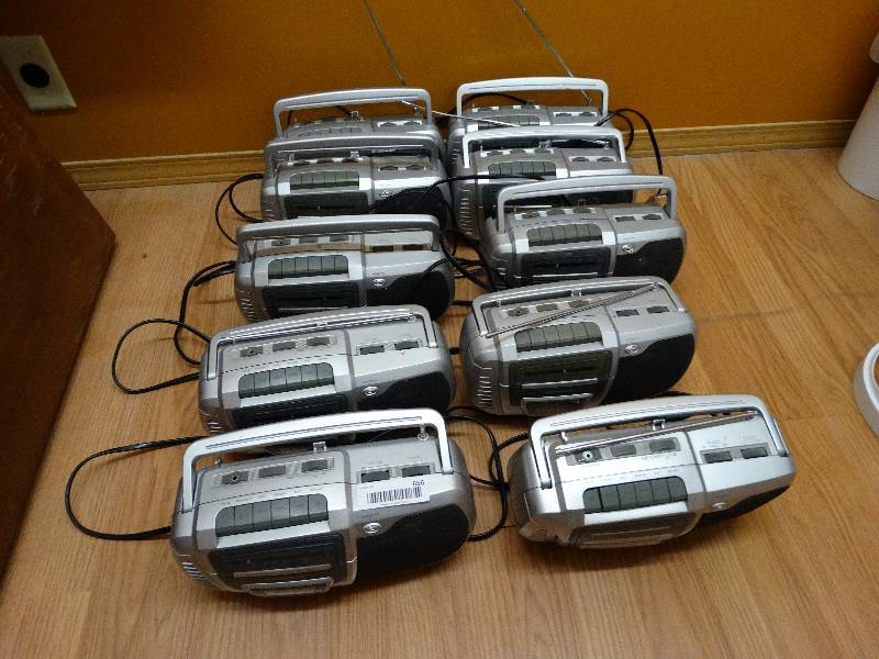 lot 656 image: 10 Radios.