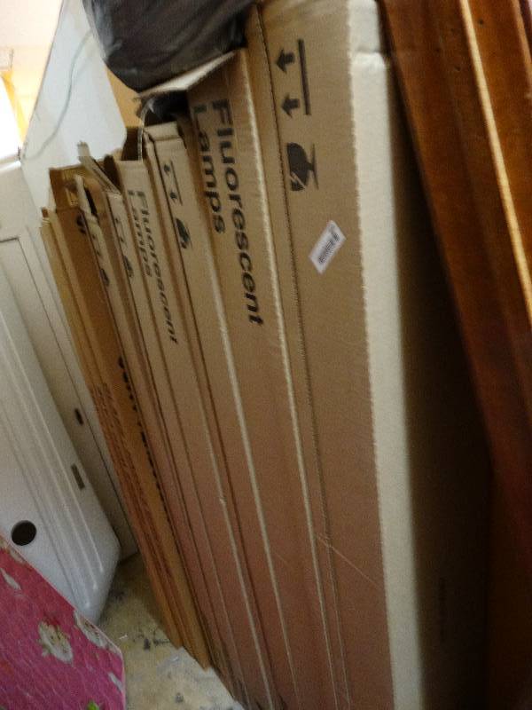 lot 660 image: Large lot used tanning bulbs.