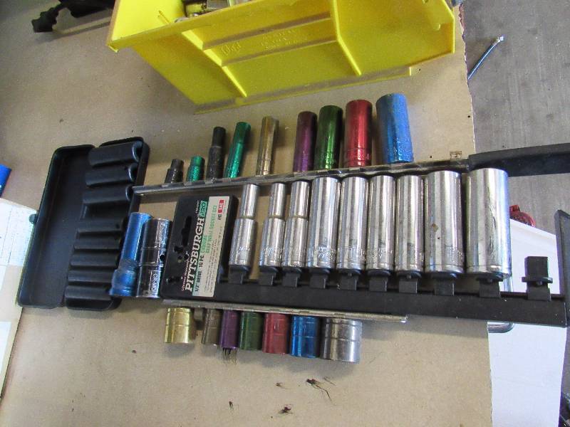 lot 1935 image: Lot Of Mixed Sockets