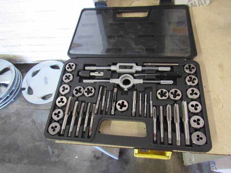 lot 1937 image: (40) Piece Tap And Die Set, Complete