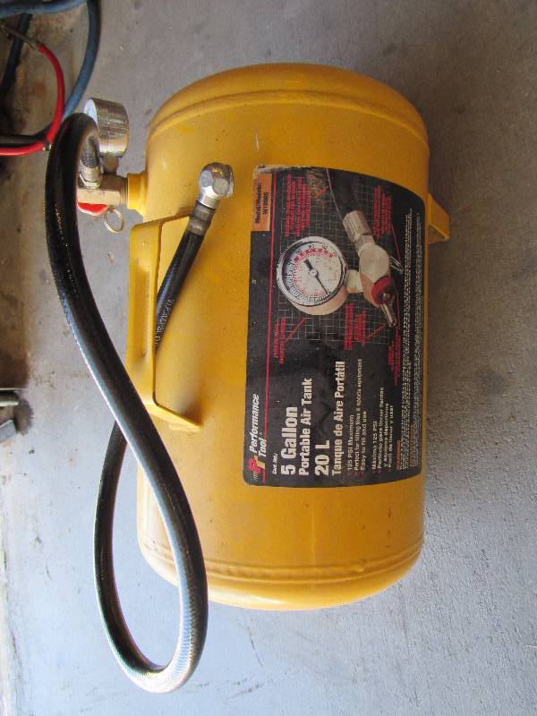 lot 1939 image: Performance Tool 5 Gal Portable Tank