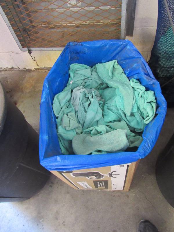 lot 1940 image: Large Lot Of Micro Fiber Clothes