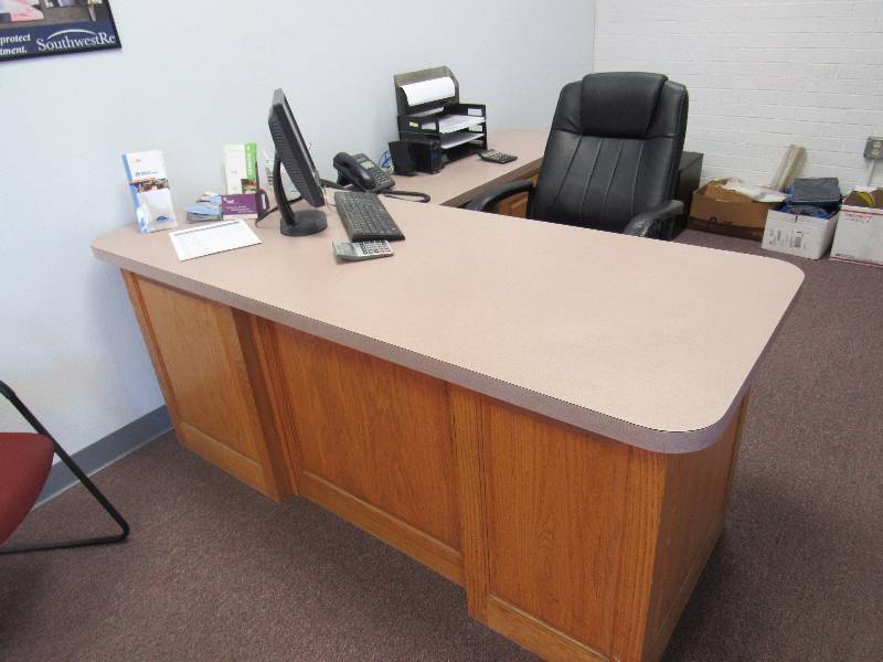 lot 1968 image: 71 X 87 L Shaped Oak Based Frame Desk
