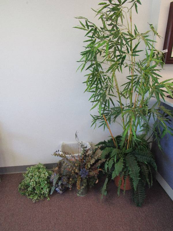 lot 1982 image: Lot Of Various Decorative Fake Plants