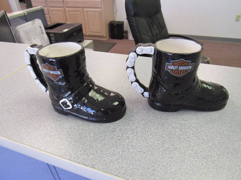 lot 1986 image: Pair Of Matched Harley Davidson Boot Mugs