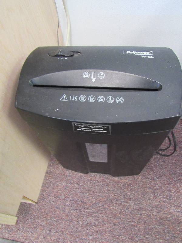 lot 2008 image: Fellows Office Paper Shredder