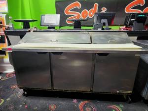 lot 22538 image: Beverage-air Model SPEC72-18C 3 Door Prep Table W Refrigerated Base