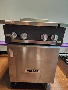 lot 22548 image: Vulcan 4 Burner Commercial Stove